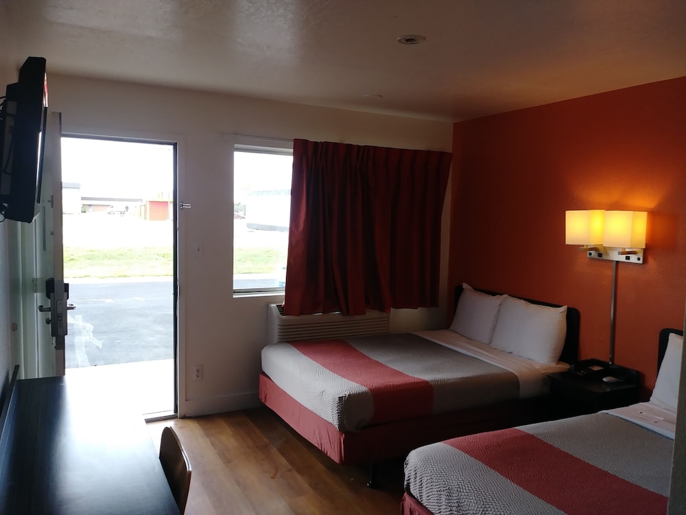 Motel 6 Goodland, KS, Colby: $53 Room Prices & Reviews | Travelocity