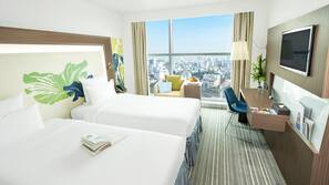 Minibar, in-room safe, desk, iron/ironing board