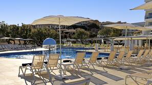 2 piscinas al aire libre, sombrillas, tumbonas