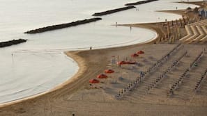 Spiaggia privata, navetta per la spiaggia, lettini da mare, ombrelloni