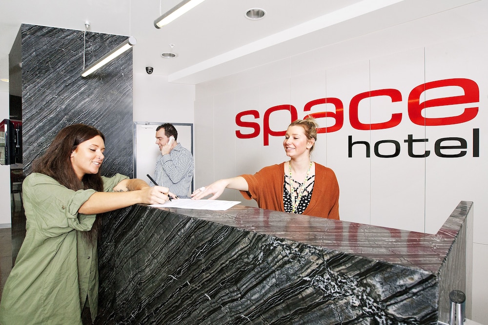 Space Hotel - Hostel