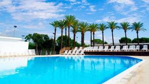 2 piscine all'aperto