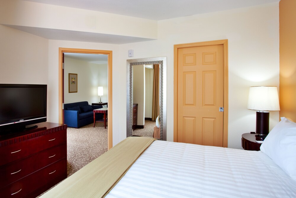 Holiday Inn Express Hotel & Suites Brooksville, an IHG Hotel