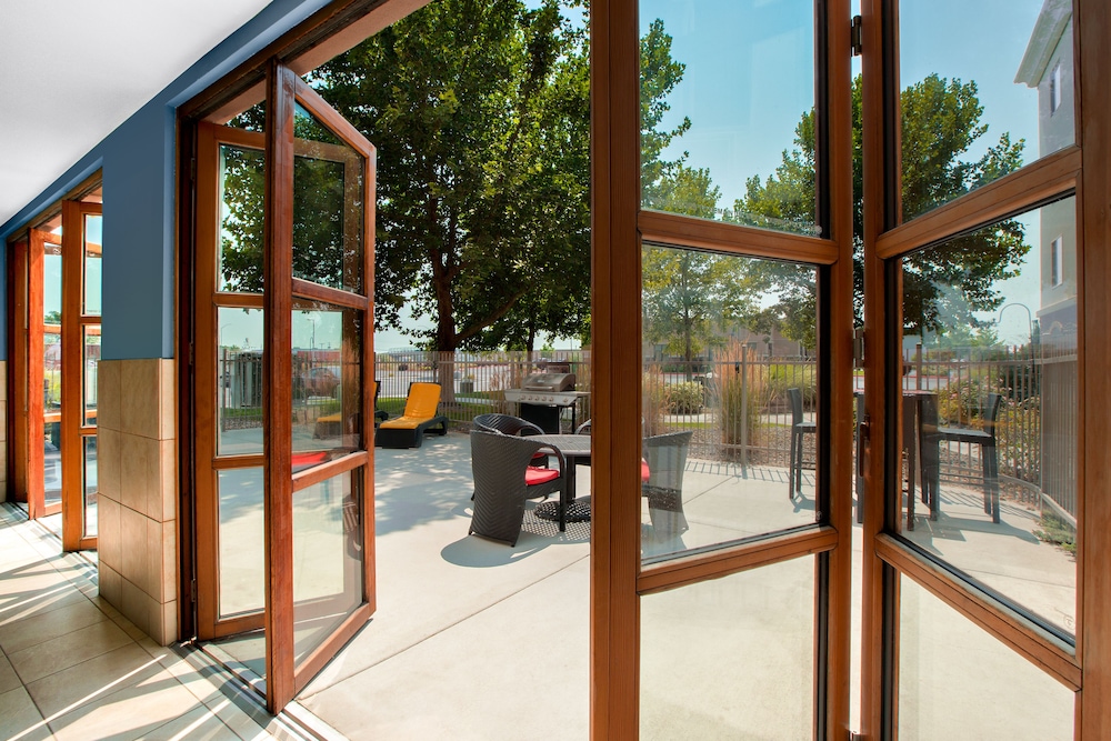 Holiday Inn Express & Suites Ontario, an IHG Hotel