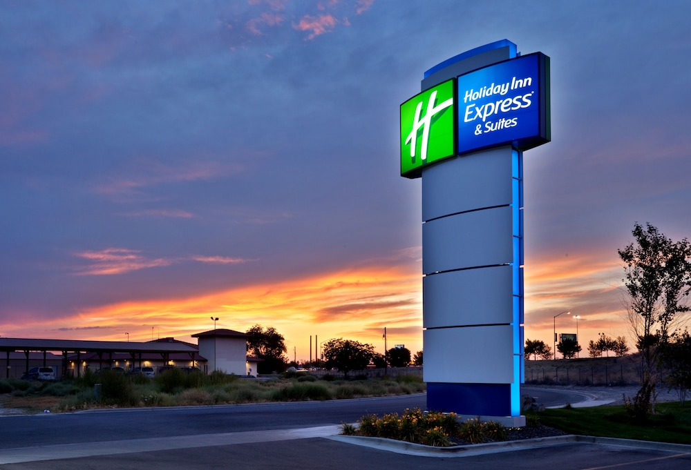 Holiday Inn Express & Suites Ontario, an IHG Hotel