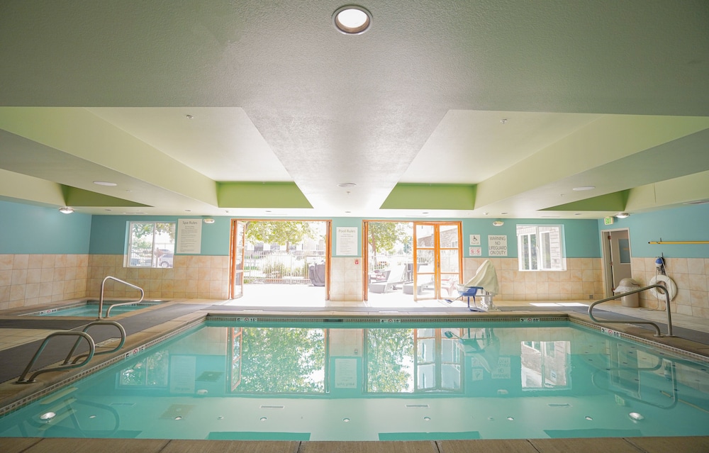 Holiday Inn Express & Suites Ontario, an IHG Hotel