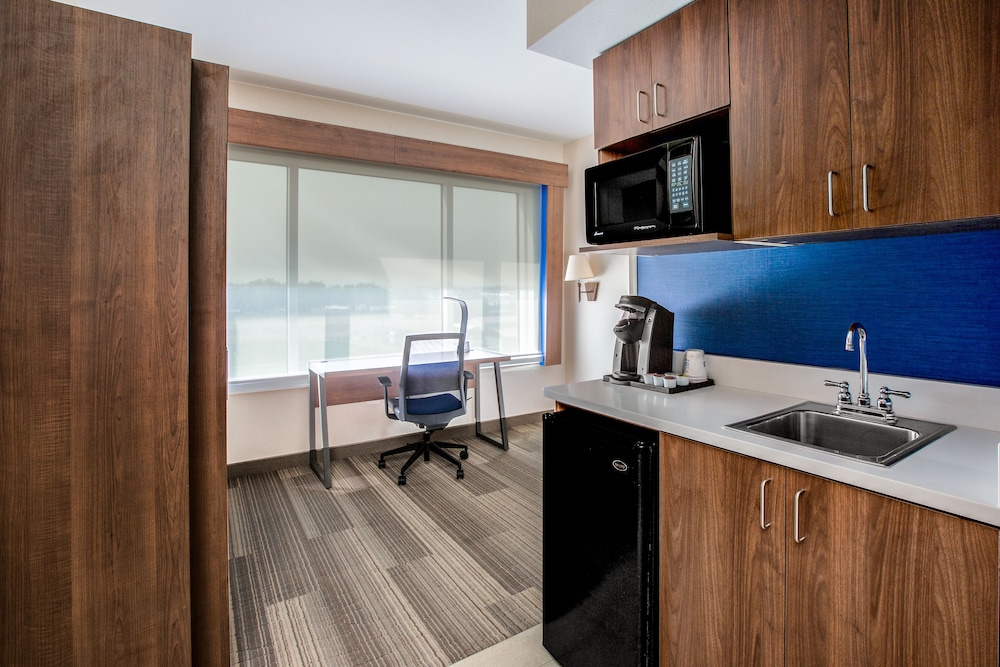 Holiday Inn Express & Suites Ontario, an IHG Hotel