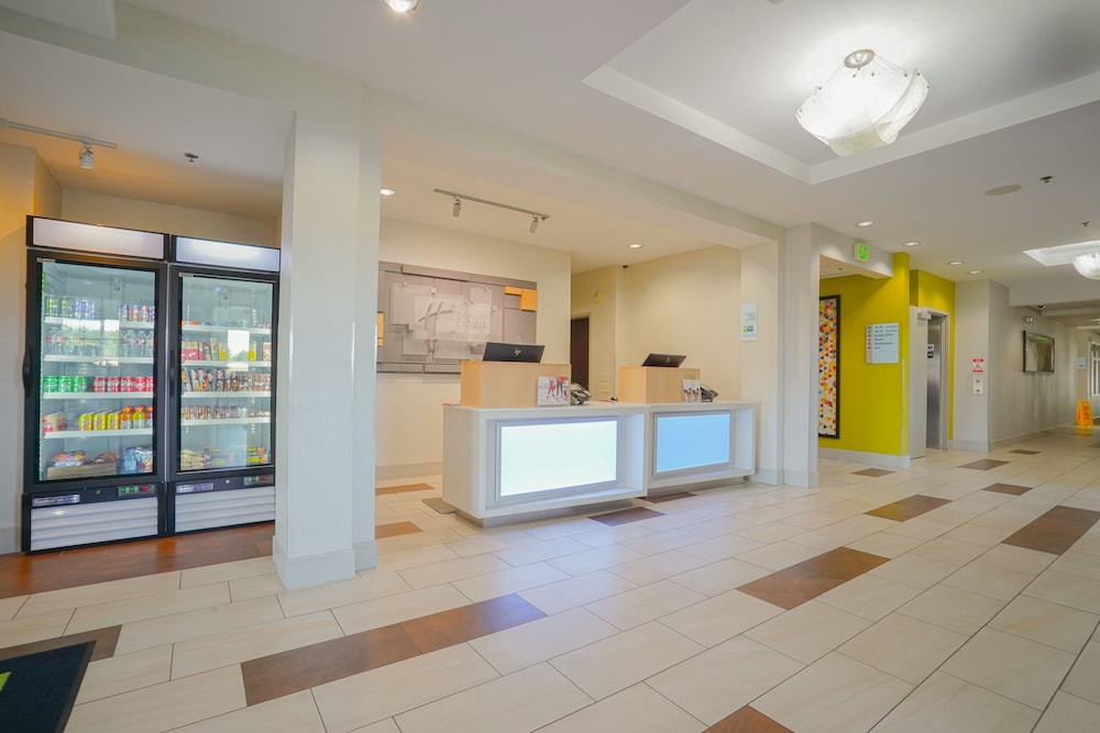 Holiday Inn Express & Suites Ontario, an IHG Hotel