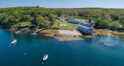 Smuggler's Cove Inn