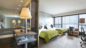 Hypo-allergenic bedding, minibar, in-room safe, desk