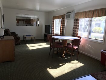 Exit 5 Motel Cottages Portland 2020 Room Prices Reviews