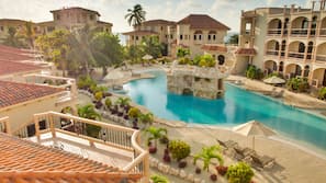 2 piscinas al aire libre, sombrillas, tumbonas