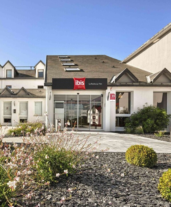 ibis-la-roche-sur-yon-mouilleron-le-captif-france-hotels