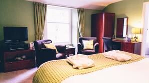 Premium bedding, desk, iron/ironing board, WiFi