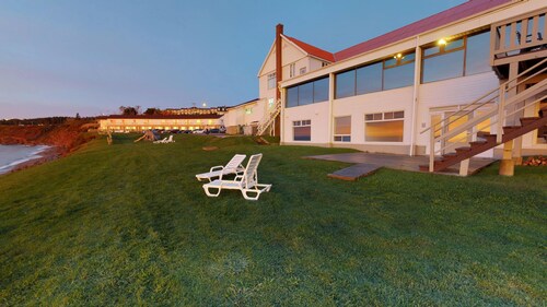 Check Expedia for Availability of Riotel Percé