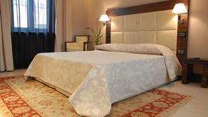 Ropa de cama de alta calidad, minibar, caja fuerte y escritorio