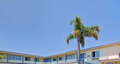Super 8 by Wyndham Berkeley