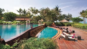 Outdoor pool, open 9:00 AM to 6:00 PM, free pool cabanas, pool umbrellas