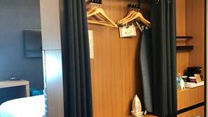 Premium bedding, in-room safe, blackout drapes, iron/ironing board