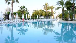 Indoor pool, 4 outdoor pools, pool loungers