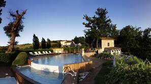 Piscina coperta, piscina all'aperto