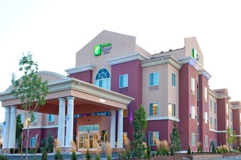 Holiday Inn Express & Suites Reno