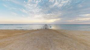 Private beach, sun-loungers, beach umbrellas, beach towels