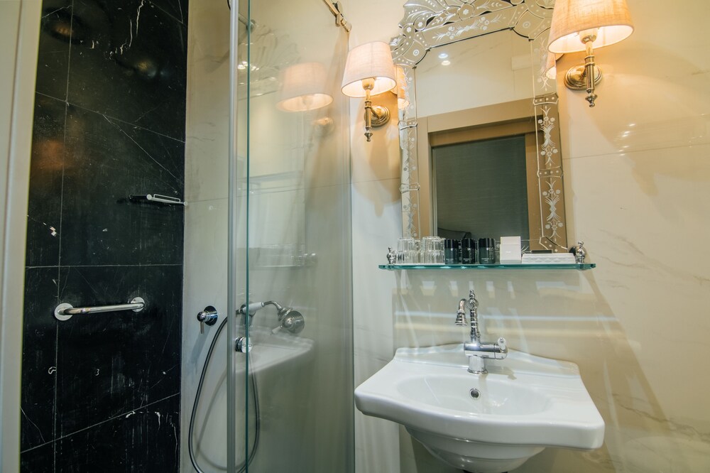 Bathroom, The Bell Boutique Hotel