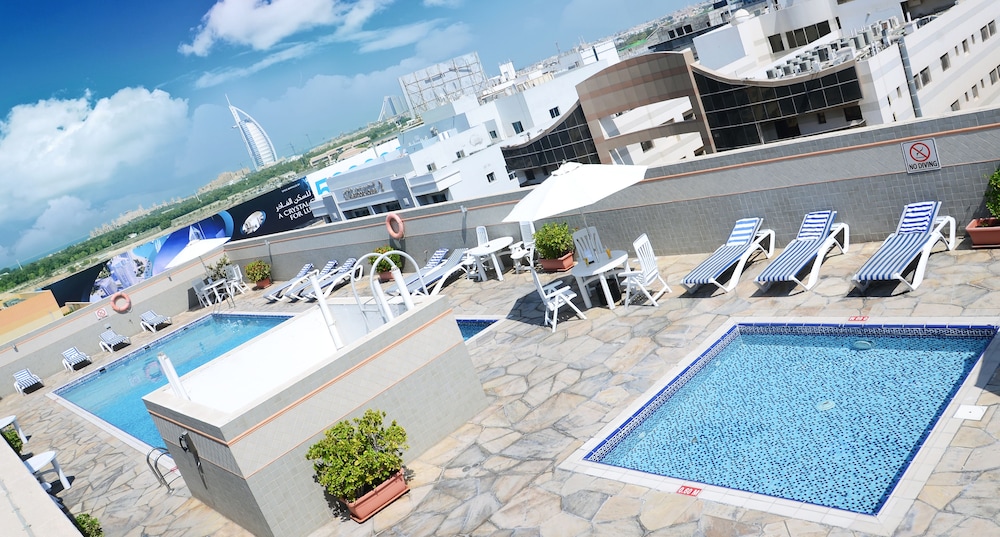 Outdoor pool, Rose Garden Hotel Apartments Barsha