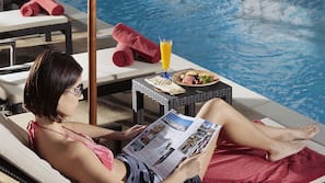 Außenpool, geöffnet von 06:00 Uhr bis 23:00 Uhr, Sonnenschirme