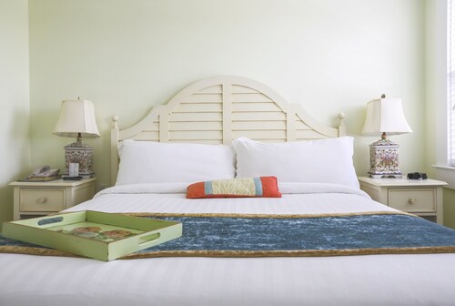 Martha S Vineyard Hotels Find Deals On In Mansion House Inn And Spa