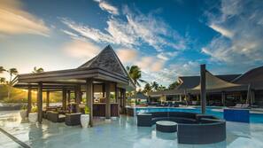 2 outdoor pools, free pool cabanas, pool umbrellas