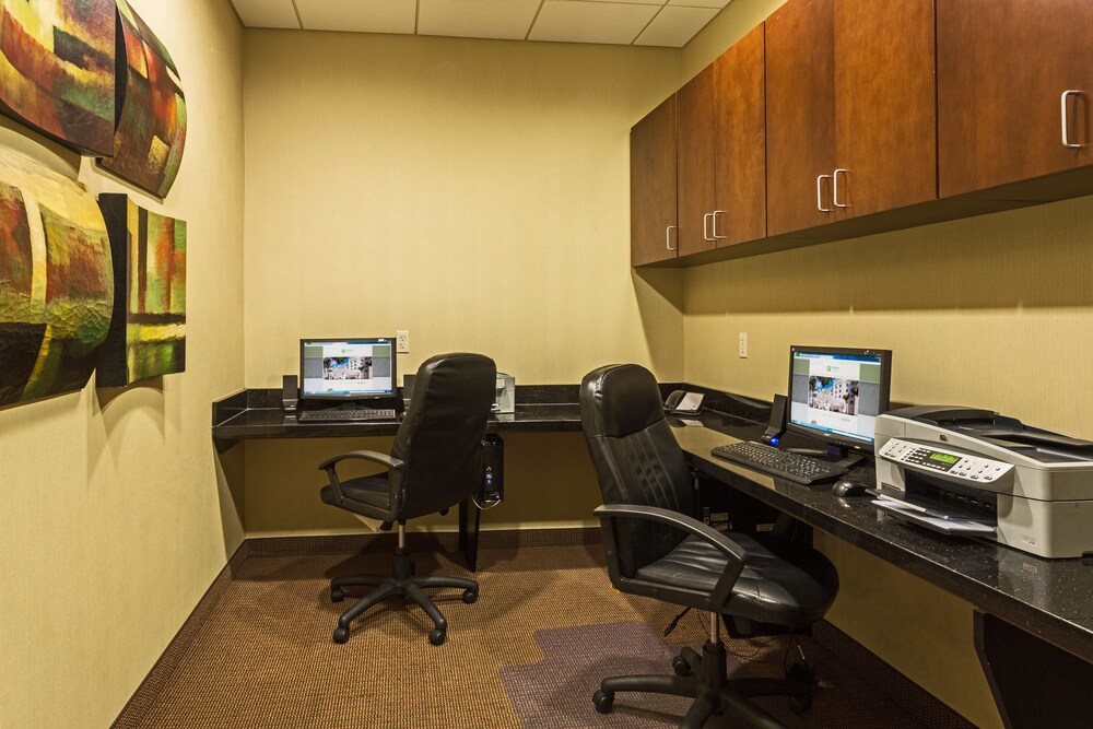 Holiday Inn Ft Myers Airport Town Center In Fort Myers Hotel Rates Reviews On Orbitz