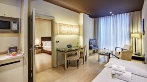 Minibar, caja fuerte, cortinas opacas y sistema de insonorización