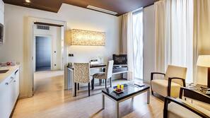 Minibar, caja fuerte, cortinas opacas y sistema de insonorización