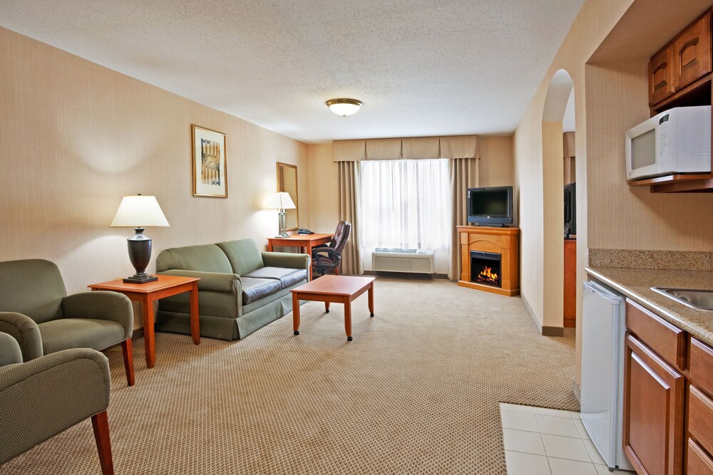 Holiday Inn Express & Suites Howell, an IHG Hotel