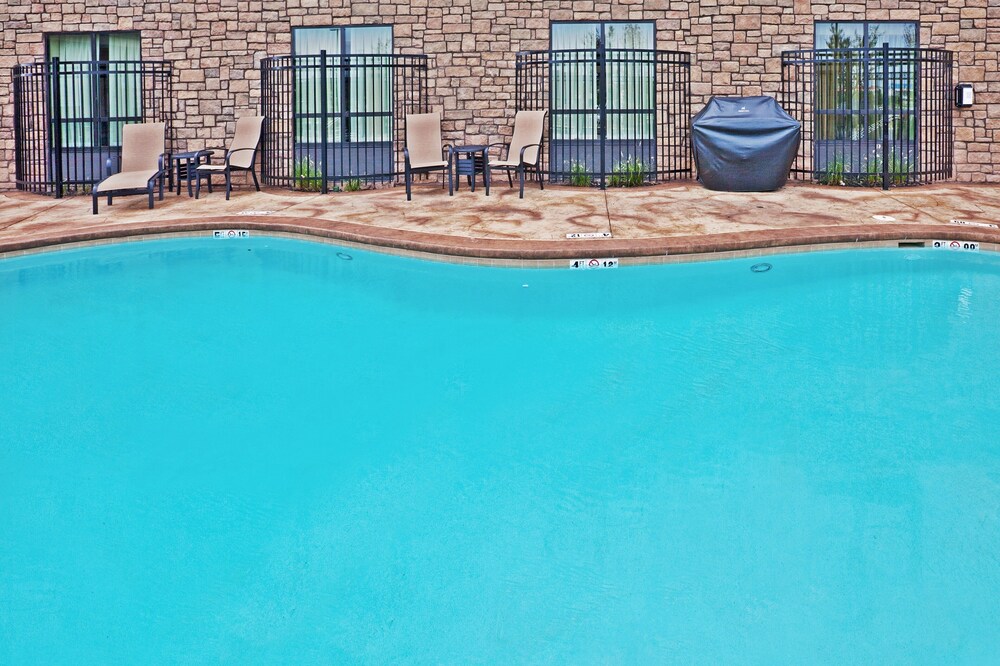 Pool, Holiday Inn Stillwater - University West, an IHG Hotel