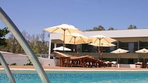 Outdoor pool, pool loungers