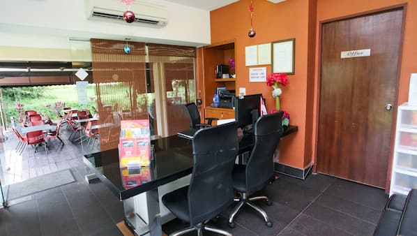 Quầy tiếp tân