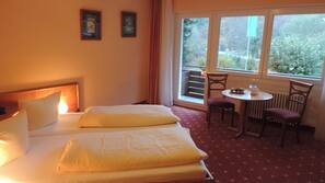Hochwertige Bettwaren, Minibar, Zimmersafe, individuell eingerichtet