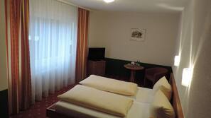 Hochwertige Bettwaren, Minibar, Zimmersafe, individuell eingerichtet