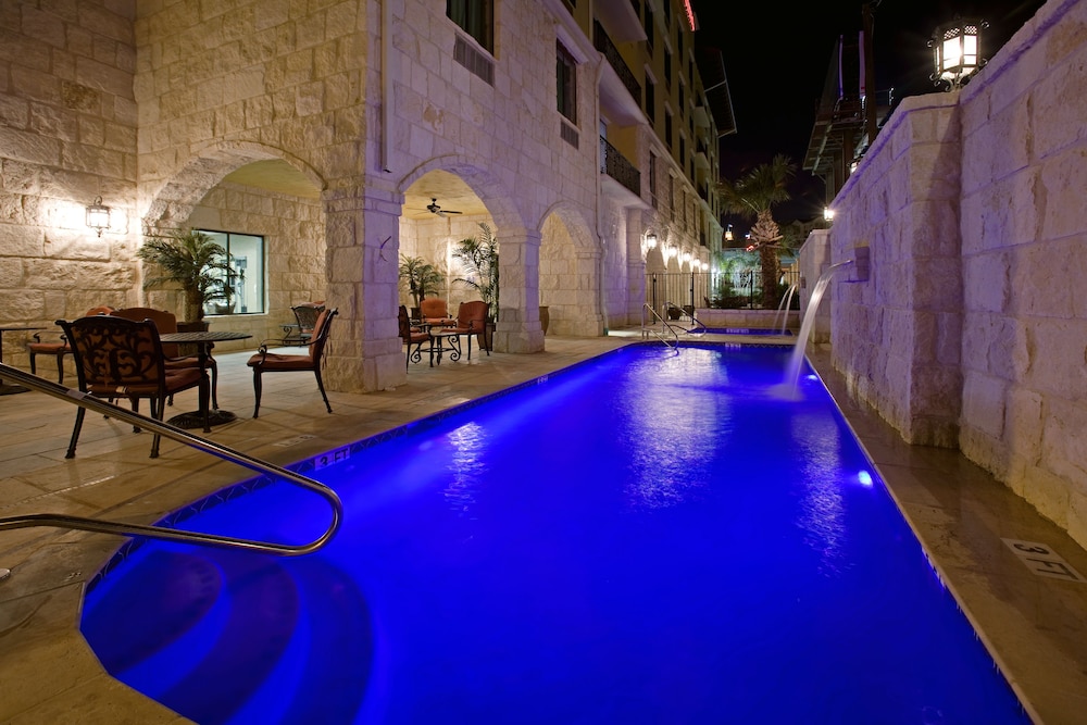 Comfort Suites Alamo Riverwalk In San Antonio Hotel - 
