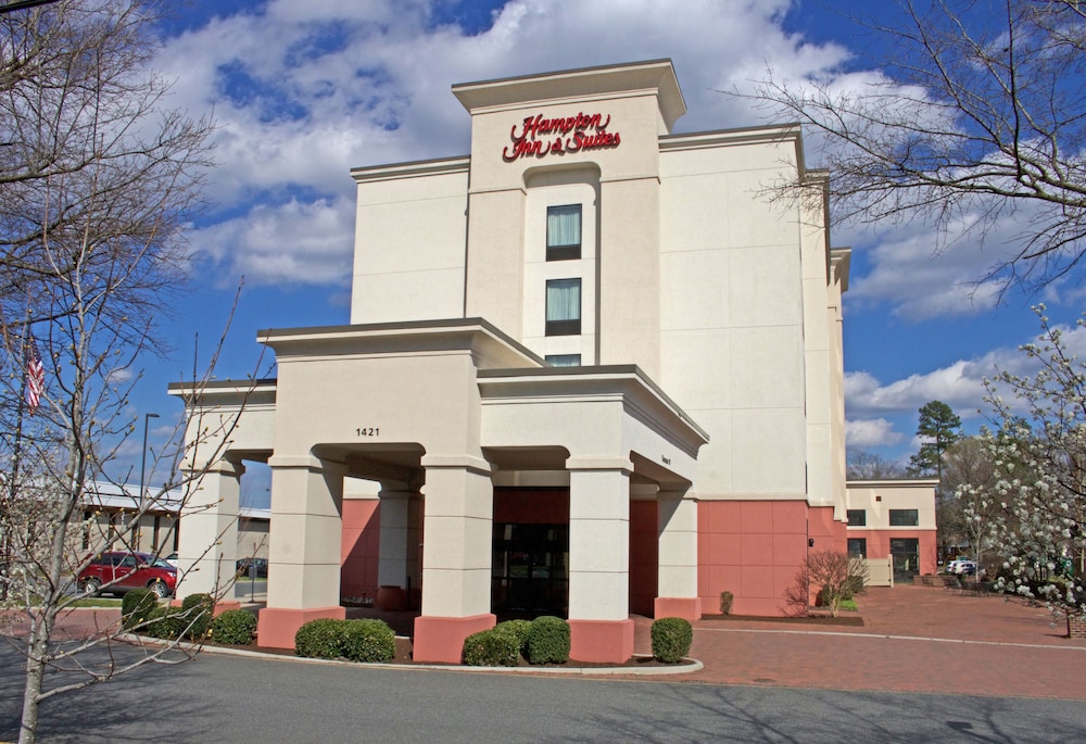 Front of property, Hampton Inn & Suites Chesapeake-Battlefield Blvd.