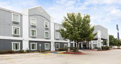 Comfort Inn and Suites Near Medical Center