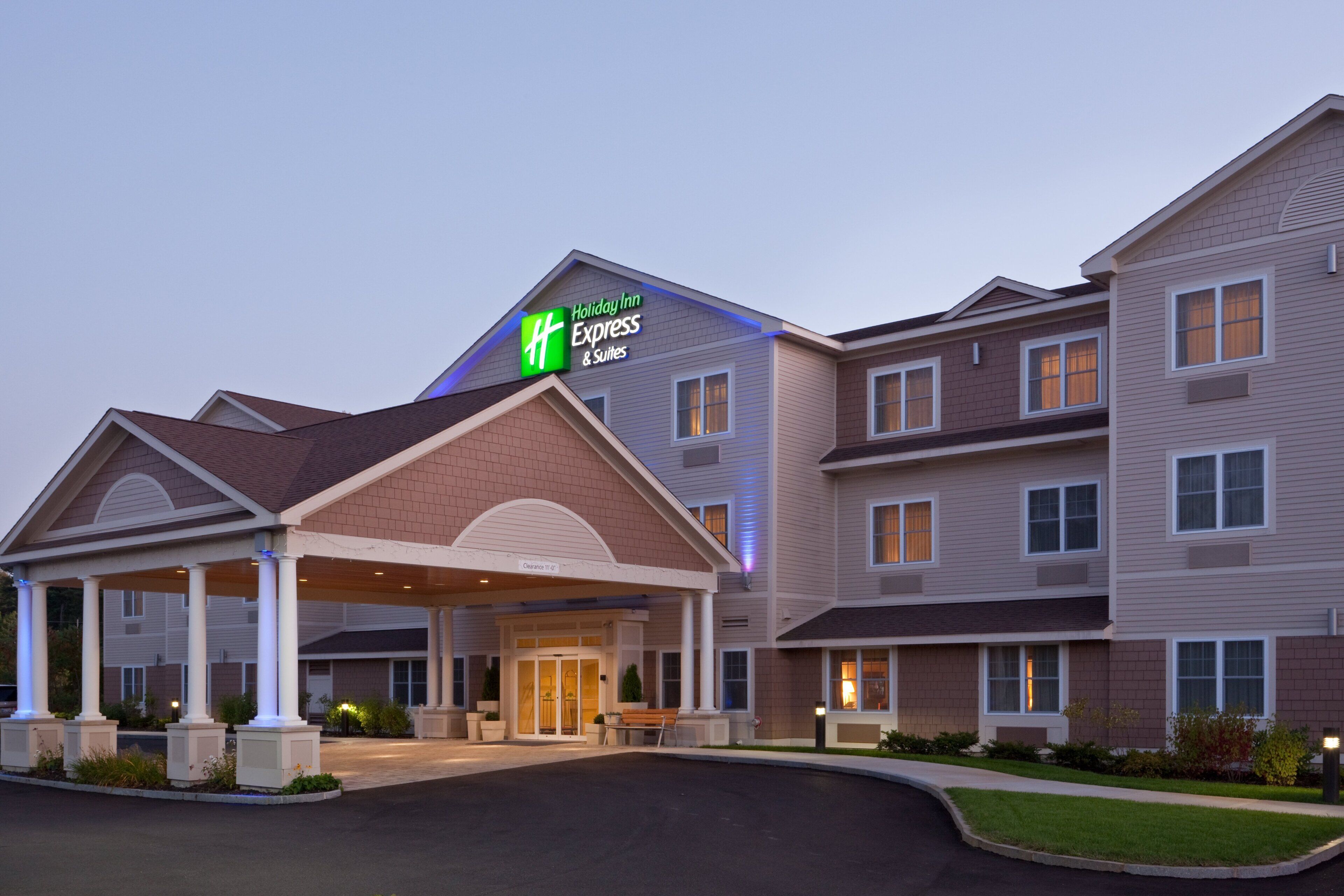 Holiday Inn Express Hotel & Suites Tilton - Lakes Region, an IHG Hotel in Tilton, United States