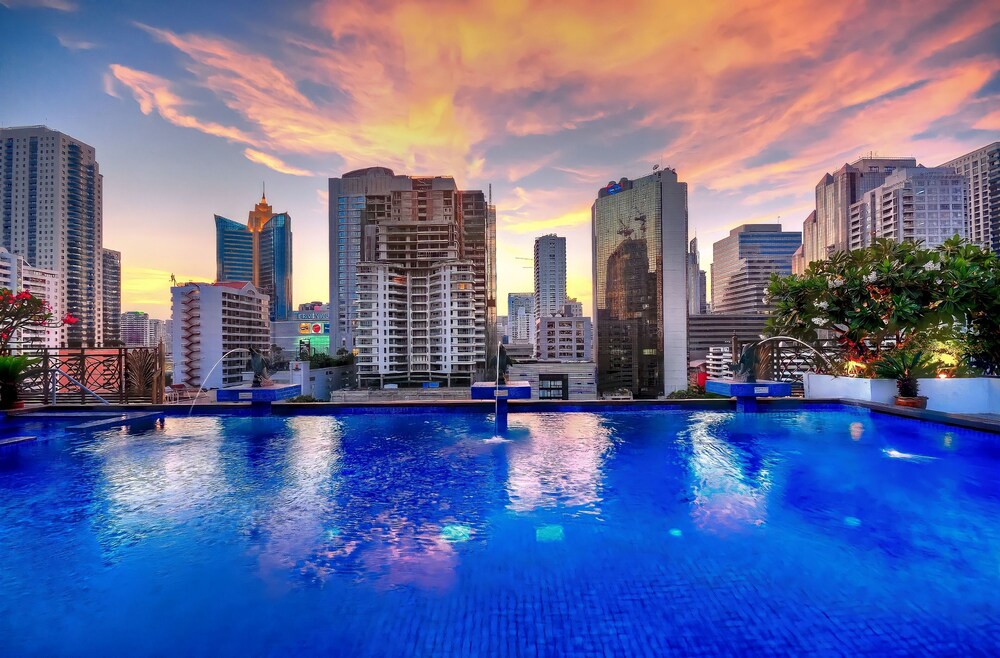 Holiday Inn Express Bangkok Soi Soonvijai An Ihg Hotel Google Hotels