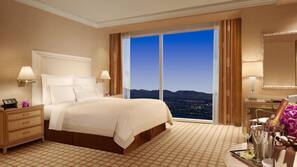 Premium bedding, pillowtop beds, minibar, in-room safe
