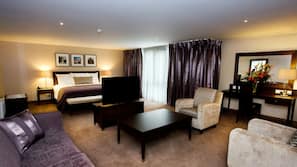 Hypo-allergenic bedding, in-room safe, desk, laptop workspace