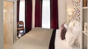 Premium bedding, in-room safe, free WiFi, wheelchair access