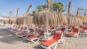 In Strandnähe, Strandtücher, Strandbar